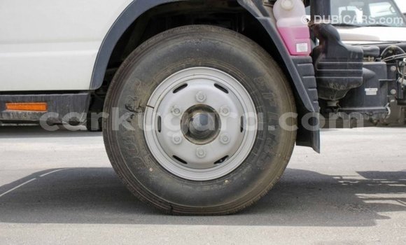 Acheter Import Voiture Mitsubishi Carisma Blanc à Import - Dubai, Bujumbura Acheter Import Voiture Mitsubishi Carisma Blanc à Import - Dubai, Bujumbura