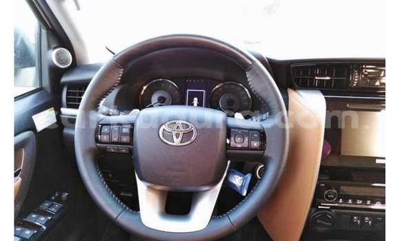 Nunua Imported Toyota Fortuner Nyeupe Gari ndani ya Import - Dubai nchini Bujumbura Nunua Imported Toyota Fortuner Nyeupe Gari ndani ya Import - Dubai nchini Bujumbura