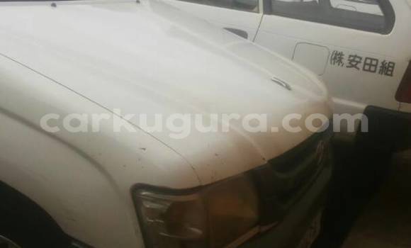 Buy Used Toyota Hilux White Car in Town hall in Bujumbura Buy Used Toyota Hilux White Car in Town hall in Bujumbura
