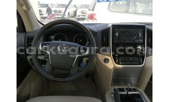 Nunua Imported Toyota Land Cruiser Nyeupe Gari ndani ya Import - Dubai nchini Bujumbura Nunua Imported Toyota Land Cruiser Nyeupe Gari ndani ya Import - Dubai nchini Bujumbura