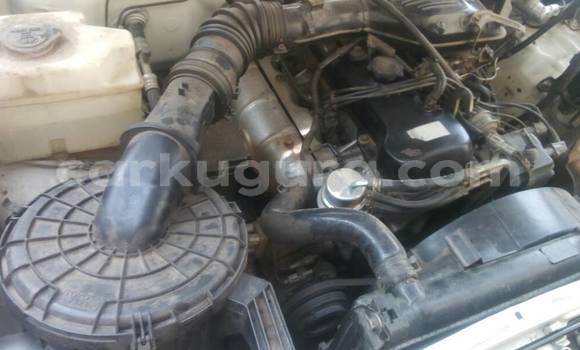 Buy Used Toyota Hilux White Car in Town hall in Bujumbura Buy Used Toyota Hilux White Car in Town hall in Bujumbura