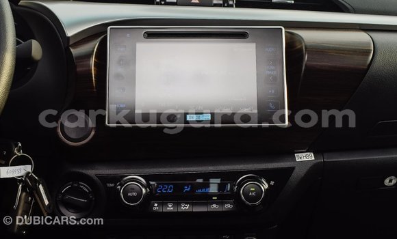 Nunua Imported Toyota Hilux Nyeupe Gari ndani ya Import - Dubai nchini Bujumbura Nunua Imported Toyota Hilux Nyeupe Gari ndani ya Import - Dubai nchini Bujumbura