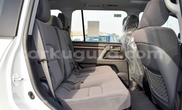 Buy Import Toyota Land Cruiser White Car in Import - Dubai in Bujumbura Buy Import Toyota Land Cruiser White Car in Import - Dubai in Bujumbura