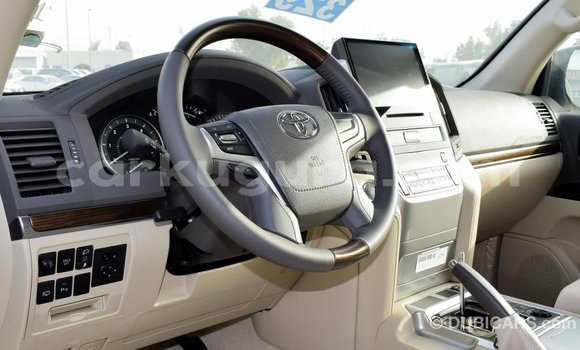 Buy Import Toyota Land Cruiser White Car in Import - Dubai in Bujumbura Buy Import Toyota Land Cruiser White Car in Import - Dubai in Bujumbura