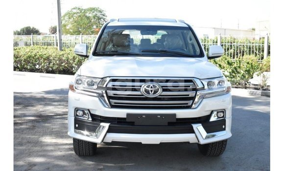 Acheter Import Voiture Toyota Land Cruiser Blanc à Import - Dubai, Bujumbura Acheter Import Voiture Toyota Land Cruiser Blanc à Import - Dubai, Bujumbura