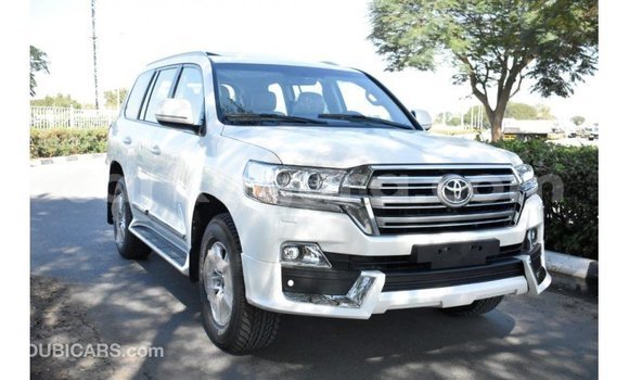 Acheter Import Voiture Toyota Land Cruiser Blanc à Import - Dubai, Bujumbura Acheter Import Voiture Toyota Land Cruiser Blanc à Import - Dubai, Bujumbura