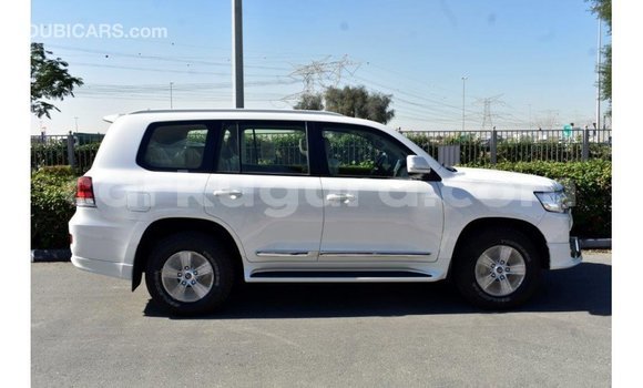 Acheter Import Voiture Toyota Land Cruiser Blanc à Import - Dubai, Bujumbura Acheter Import Voiture Toyota Land Cruiser Blanc à Import - Dubai, Bujumbura