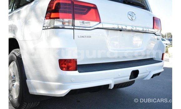 Acheter Import Voiture Toyota Land Cruiser Blanc à Import - Dubai, Bujumbura Acheter Import Voiture Toyota Land Cruiser Blanc à Import - Dubai, Bujumbura