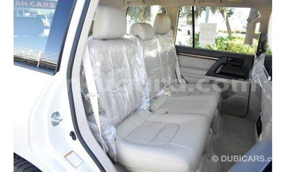 Acheter Import Voiture Toyota Land Cruiser Blanc à Import - Dubai, Bujumbura Acheter Import Voiture Toyota Land Cruiser Blanc à Import - Dubai, Bujumbura