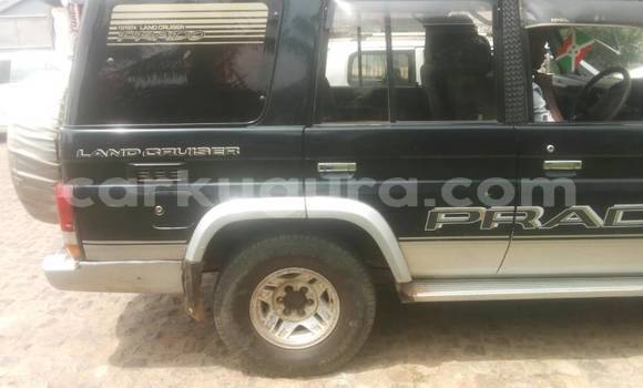 Nunua Ilio tumika Toyota Land Cruiser Prado Nyeusi Gari ndani ya ukumbi wa mji nchini Bujumbura Nunua Ilio tumika Toyota Land Cruiser Prado Nyeusi Gari ndani ya ukumbi wa mji nchini Bujumbura