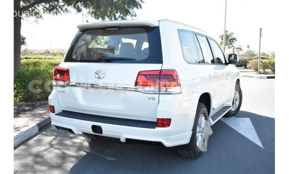 Acheter Import Voiture Toyota Land Cruiser Blanc à Import - Dubai, Bujumbura Acheter Import Voiture Toyota Land Cruiser Blanc à Import - Dubai, Bujumbura