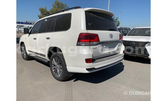 Acheter Import Voiture Toyota Land Cruiser Blanc à Import - Dubai, Bujumbura Acheter Import Voiture Toyota Land Cruiser Blanc à Import - Dubai, Bujumbura