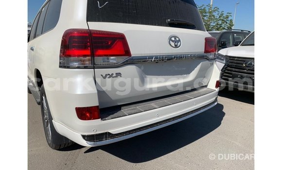 Acheter Import Voiture Toyota Land Cruiser Blanc à Import - Dubai, Bujumbura Acheter Import Voiture Toyota Land Cruiser Blanc à Import - Dubai, Bujumbura