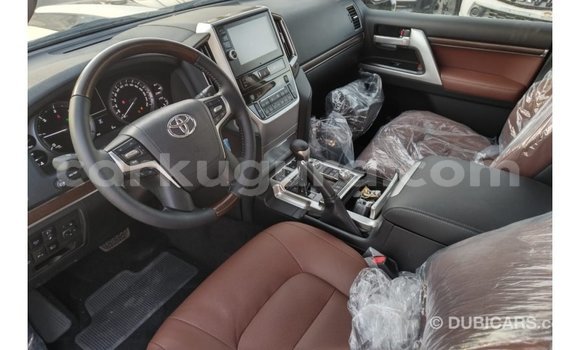 Acheter Import Voiture Toyota Land Cruiser Blanc à Import - Dubai, Bujumbura Acheter Import Voiture Toyota Land Cruiser Blanc à Import - Dubai, Bujumbura