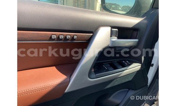 Acheter Import Voiture Toyota Land Cruiser Blanc à Import - Dubai, Bujumbura Acheter Import Voiture Toyota Land Cruiser Blanc à Import - Dubai, Bujumbura