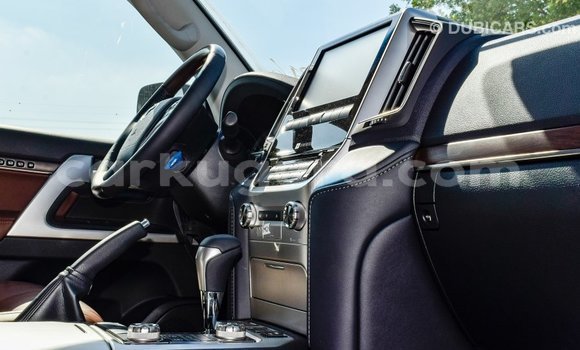 Acheter Import Voiture Toyota Land Cruiser Noir à Import - Dubai, Bujumbura Acheter Import Voiture Toyota Land Cruiser Noir à Import - Dubai, Bujumbura