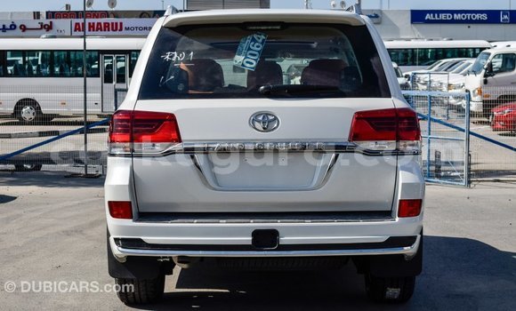 Acheter Import Voiture Toyota Land Cruiser Blanc à Import - Dubai, Bujumbura Acheter Import Voiture Toyota Land Cruiser Blanc à Import - Dubai, Bujumbura