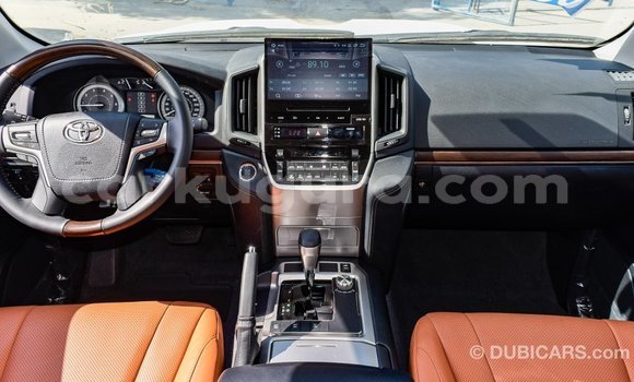 Nunua Imported Toyota Land Cruiser Nyeupe Gari ndani ya Import - Dubai nchini Bujumbura Nunua Imported Toyota Land Cruiser Nyeupe Gari ndani ya Import - Dubai nchini Bujumbura