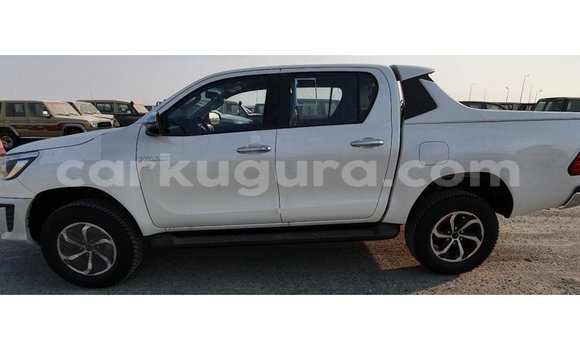 Nunua Imported Toyota Hilux Nyeupe Gari ndani ya Import - Dubai nchini Bujumbura Nunua Imported Toyota Hilux Nyeupe Gari ndani ya Import - Dubai nchini Bujumbura