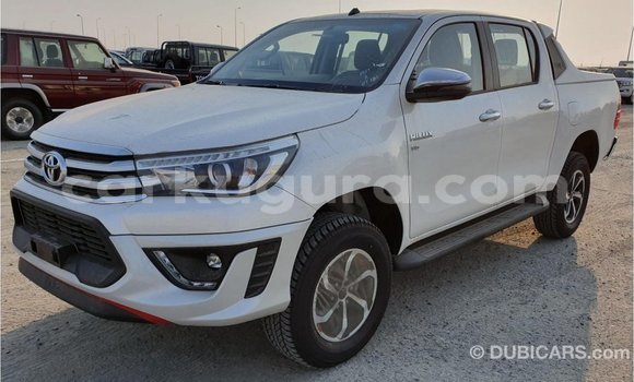 Nunua Imported Toyota Hilux Nyeupe Gari ndani ya Import - Dubai nchini Bujumbura Nunua Imported Toyota Hilux Nyeupe Gari ndani ya Import - Dubai nchini Bujumbura
