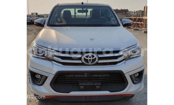 Nunua Imported Toyota Hilux Nyeupe Gari ndani ya Import - Dubai nchini Bujumbura Nunua Imported Toyota Hilux Nyeupe Gari ndani ya Import - Dubai nchini Bujumbura