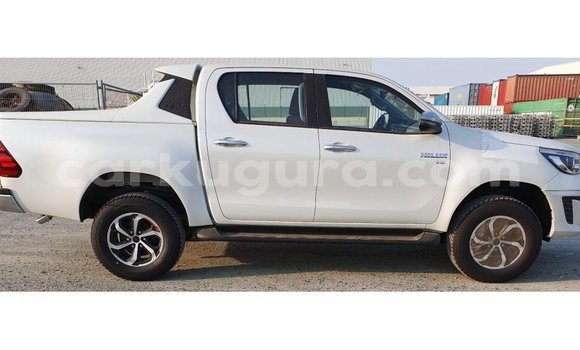Nunua Imported Toyota Hilux Nyeupe Gari ndani ya Import - Dubai nchini Bujumbura Nunua Imported Toyota Hilux Nyeupe Gari ndani ya Import - Dubai nchini Bujumbura