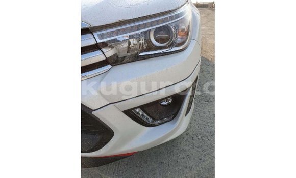 Nunua Imported Toyota Hilux Nyeupe Gari ndani ya Import - Dubai nchini Bujumbura Nunua Imported Toyota Hilux Nyeupe Gari ndani ya Import - Dubai nchini Bujumbura