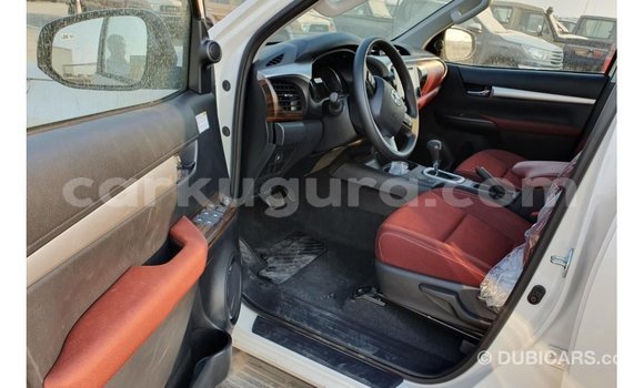 Nunua Imported Toyota Hilux Nyeupe Gari ndani ya Import - Dubai nchini Bujumbura Nunua Imported Toyota Hilux Nyeupe Gari ndani ya Import - Dubai nchini Bujumbura