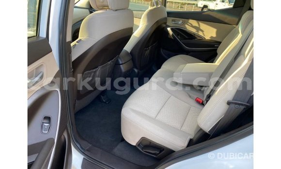 Nunua Imported Hyundai Santa Fe Nyeupe Gari ndani ya Import - Dubai nchini Bujumbura Nunua Imported Hyundai Santa Fe Nyeupe Gari ndani ya Import - Dubai nchini Bujumbura