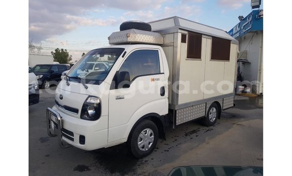 Nunua Imported Kia Carens Nyeupe Gari ndani ya Import - Dubai nchini Bujumbura Nunua Imported Kia Carens Nyeupe Gari ndani ya Import - Dubai nchini Bujumbura