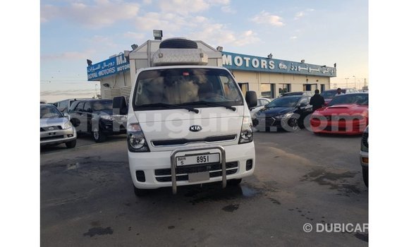 Nunua Imported Kia Carens Nyeupe Gari ndani ya Import - Dubai nchini Bujumbura Nunua Imported Kia Carens Nyeupe Gari ndani ya Import - Dubai nchini Bujumbura