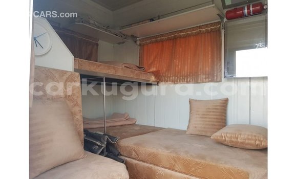 Nunua Imported Kia Carens Nyeupe Gari ndani ya Import - Dubai nchini Bujumbura Nunua Imported Kia Carens Nyeupe Gari ndani ya Import - Dubai nchini Bujumbura