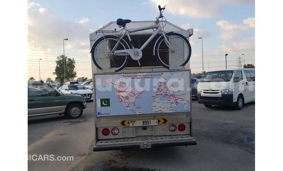 Nunua Imported Kia Carens Nyeupe Gari ndani ya Import - Dubai nchini Bujumbura Nunua Imported Kia Carens Nyeupe Gari ndani ya Import - Dubai nchini Bujumbura