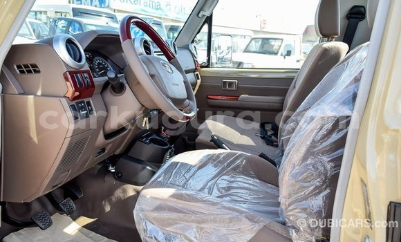 Nunua Imported Toyota Land Cruiser Beige Gari ndani ya Import - Dubai nchini Bujumbura Nunua Imported Toyota Land Cruiser Beige Gari ndani ya Import - Dubai nchini Bujumbura