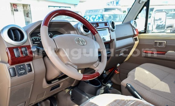 Acheter Import Voiture Toyota Land Cruiser Beige à Import - Dubai, Bujumbura Acheter Import Voiture Toyota Land Cruiser Beige à Import - Dubai, Bujumbura