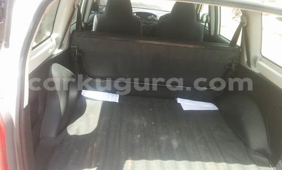 Nunua Ilio tumika Toyota Vitz Fedha Gari ndani ya ukumbi wa mji nchini Bujumbura Nunua Ilio tumika Toyota Vitz Fedha Gari ndani ya ukumbi wa mji nchini Bujumbura