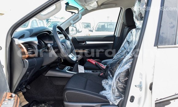 Acheter Import Voiture Toyota Hilux Blanc à Import - Dubai, Bujumbura Acheter Import Voiture Toyota Hilux Blanc à Import - Dubai, Bujumbura