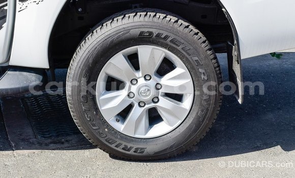 Acheter Import Voiture Toyota Hilux Blanc à Import - Dubai, Bujumbura Acheter Import Voiture Toyota Hilux Blanc à Import - Dubai, Bujumbura