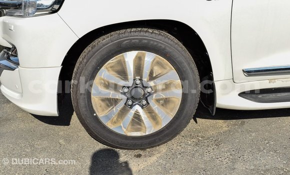 Nunua Imported Toyota Land Cruiser Nyeupe Gari ndani ya Import - Dubai nchini Bujumbura Nunua Imported Toyota Land Cruiser Nyeupe Gari ndani ya Import - Dubai nchini Bujumbura