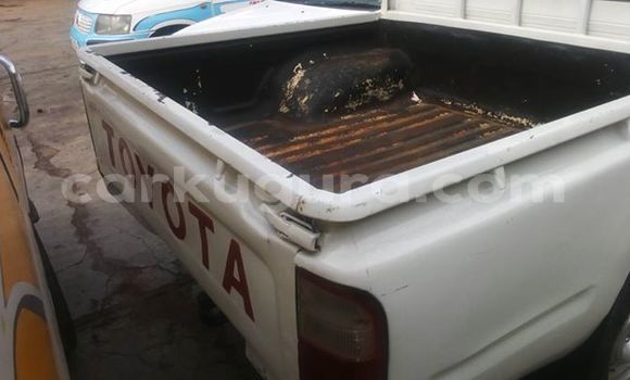 Nunua Ilio tumika Toyota Hilux Nyeupe Gari ndani ya ukumbi wa mji nchini Bujumbura Nunua Ilio tumika Toyota Hilux Nyeupe Gari ndani ya ukumbi wa mji nchini Bujumbura