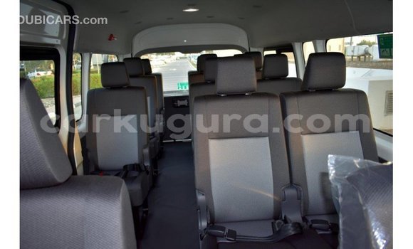 Acheter Import Voiture Toyota Hiace Blanc à Import - Dubai, Bujumbura Acheter Import Voiture Toyota Hiace Blanc à Import - Dubai, Bujumbura