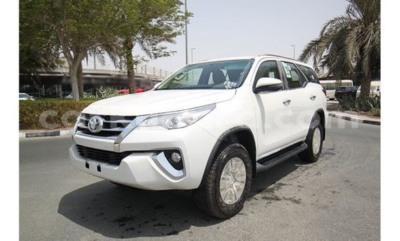 Acheter Import Voiture Toyota Fortuner Blanc à Import - Dubai, Bujumbura Acheter Import Voiture Toyota Fortuner Blanc à Import - Dubai, Bujumbura