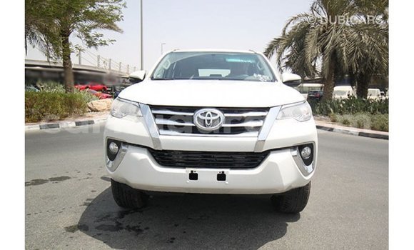 Acheter Import Voiture Toyota Fortuner Blanc à Import - Dubai, Bujumbura Acheter Import Voiture Toyota Fortuner Blanc à Import - Dubai, Bujumbura