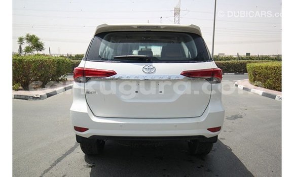 Acheter Import Voiture Toyota Fortuner Blanc à Import - Dubai, Bujumbura Acheter Import Voiture Toyota Fortuner Blanc à Import - Dubai, Bujumbura