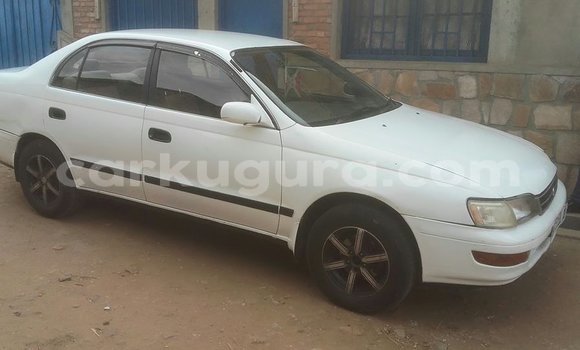 Acheter Occasion Voiture Toyota Corolla Blanc à Mairie au Bujumbura Acheter Occasion Voiture Toyota Corolla Blanc à Mairie au Bujumbura
