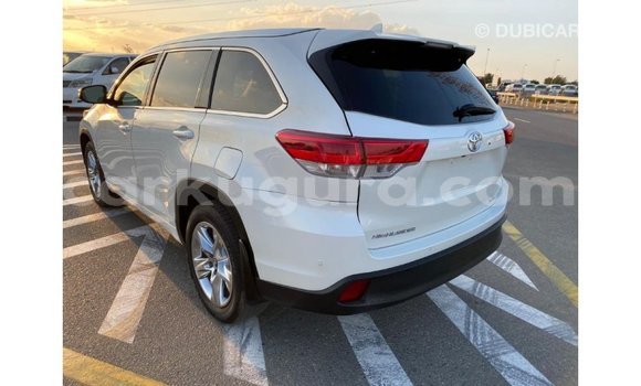 Nunua Imported Toyota Highlander Nyeupe Gari ndani ya Import - Dubai nchini Bujumbura Nunua Imported Toyota Highlander Nyeupe Gari ndani ya Import - Dubai nchini Bujumbura