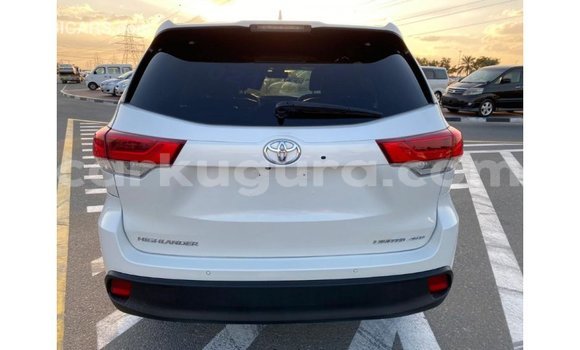 Nunua Imported Toyota Highlander Nyeupe Gari ndani ya Import - Dubai nchini Bujumbura Nunua Imported Toyota Highlander Nyeupe Gari ndani ya Import - Dubai nchini Bujumbura