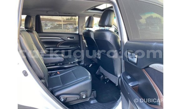 Nunua Imported Toyota Highlander Nyeupe Gari ndani ya Import - Dubai nchini Bujumbura Nunua Imported Toyota Highlander Nyeupe Gari ndani ya Import - Dubai nchini Bujumbura