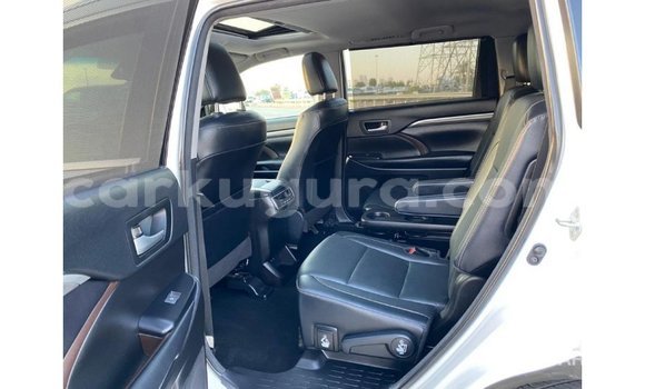 Nunua Imported Toyota Highlander Nyeupe Gari ndani ya Import - Dubai nchini Bujumbura Nunua Imported Toyota Highlander Nyeupe Gari ndani ya Import - Dubai nchini Bujumbura
