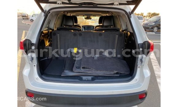 Nunua Imported Toyota Highlander Nyeupe Gari ndani ya Import - Dubai nchini Bujumbura Nunua Imported Toyota Highlander Nyeupe Gari ndani ya Import - Dubai nchini Bujumbura